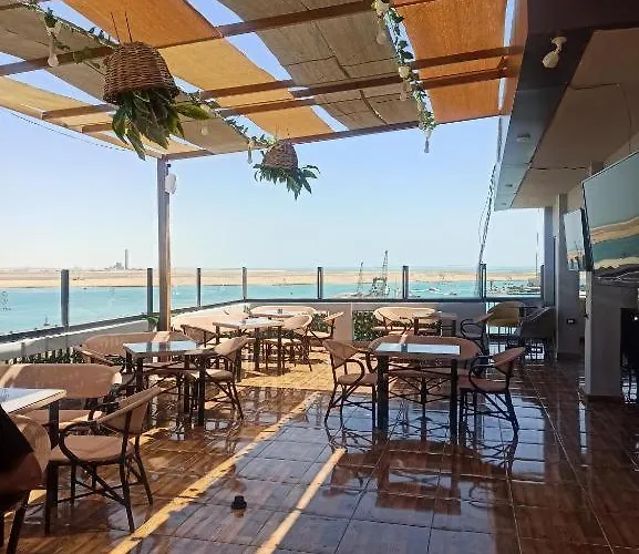 Salvatore With Breakfast-sea View Oda ve Kahvaltı Suez